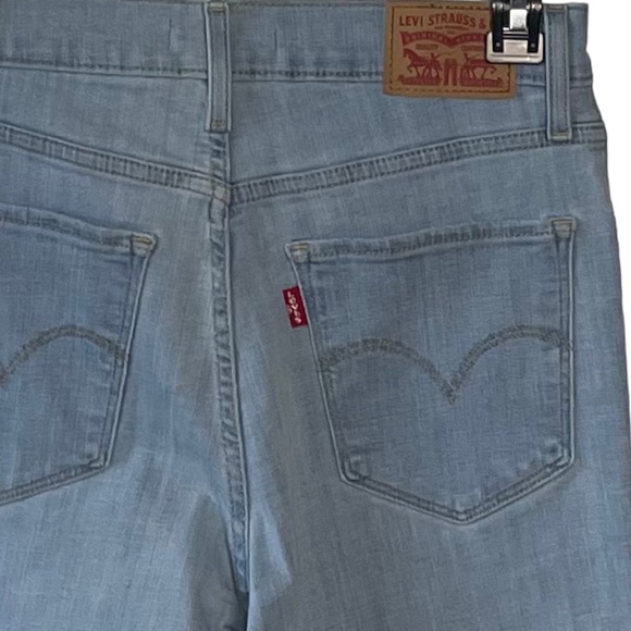 NWOT - Levis High Rise Straight - Picture 3 of 9